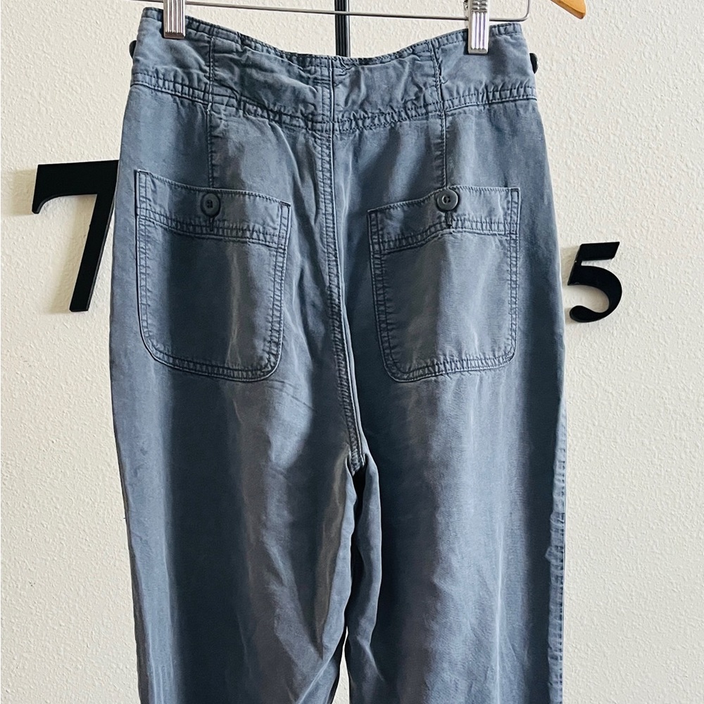 Women’s pants. American Eagle. Size 2 regular